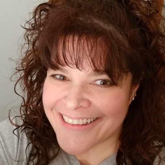 Meet your Posher, Amy - Picture 2 of 3